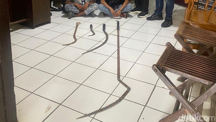 Polisi Ciduk 2 ABG Hendak Tawuran di Pati, Corbek 2 Meter Disita