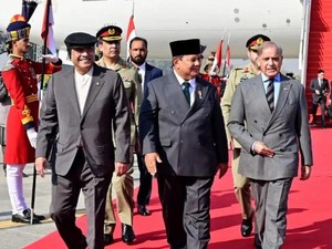 Tiba di Pakistan, Prabowo Disambut Presiden Ali Zardar dan PM Sharif