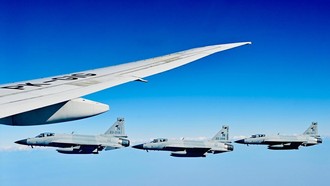 6 Jet Tempur Pakistan Kawal Kedatangan Prabowo di Islamabad