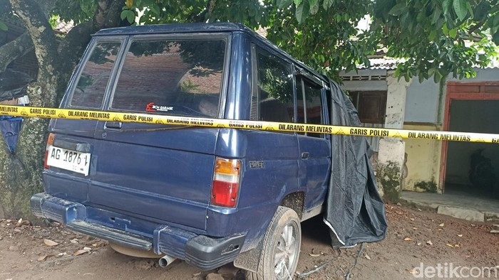 Pria Blitar Ditemukan Tewas Usai Sebulan Tidur di Dalam Mobil