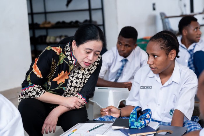 Puan Kunjungi Sekolah Anak Papua Pedalaman, Dengarkan Harapan Bangun Daerah