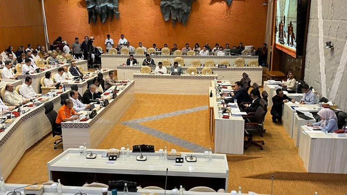 Komisi V DPR Minta Pemerintah Tak Malu Minta Bantuan Atasi Bencana Sumatera