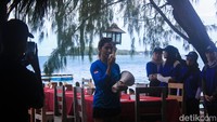 Kegiatan restorasi karang dan pelepasan ikan badut digelar EIB di Pulau Macan, Kepulauan Seribu, pada Senin (8/12/2025).