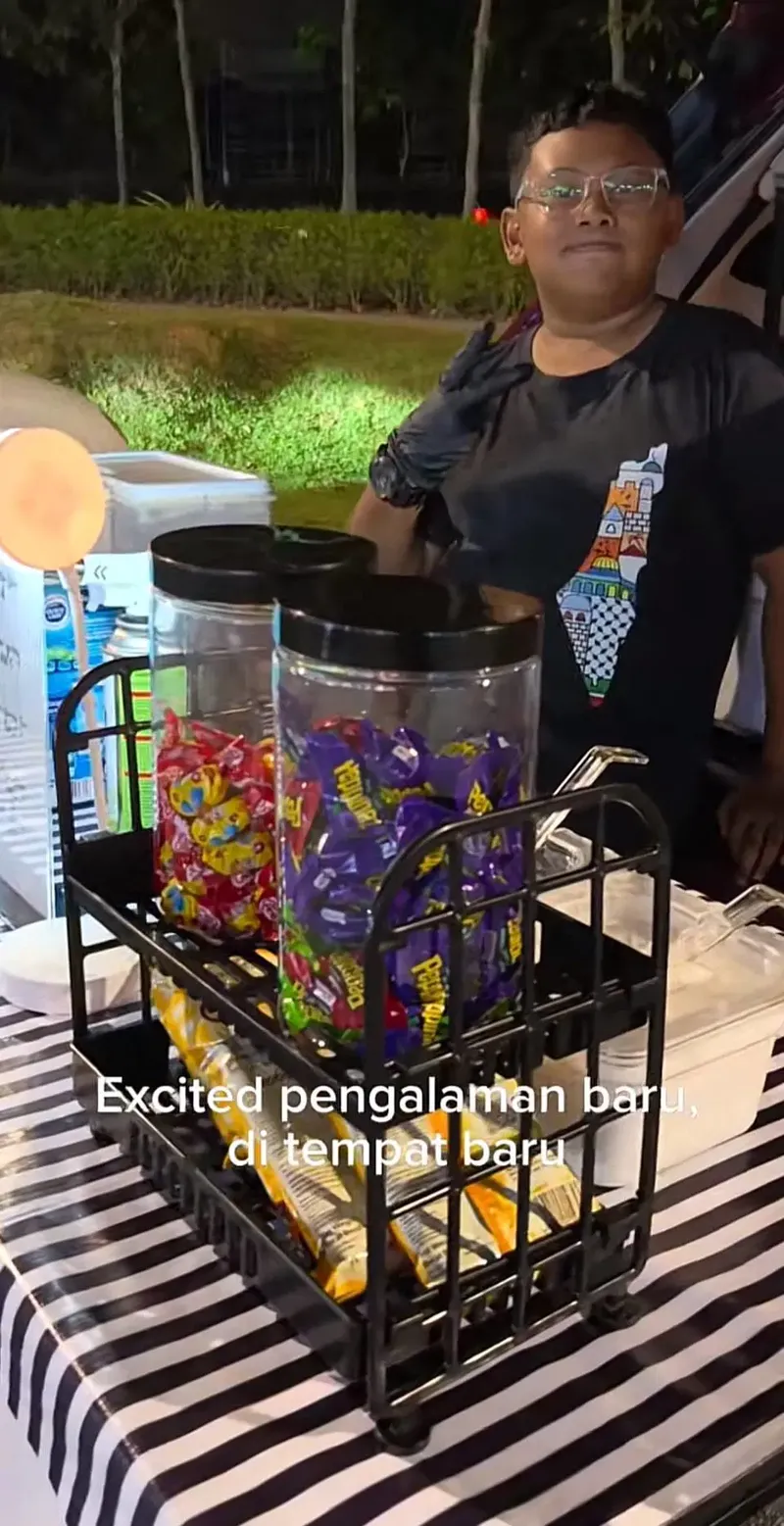 Salut! Bocah 11 Tahun Ini Jualan Minuman Demi Kumpulkan Uang untuk Umroh