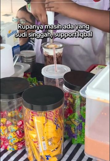 Salut! Bocah 11 Tahun Ini Jualan Minuman Demi Kumpulkan Uang untuk Umroh