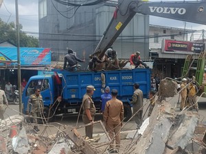 Atasi Macet, Satpol PP Bogor Tertibkan PKL di Sekitar IPB Dramaga