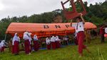 Sekolah Porak-Poranda, Anak-Anak Batang Anai Tetap Ujian di Tenda Darurat
