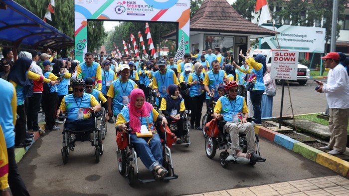 Sentra Wyata Guna Bandung Gelar Fun Walk Meriah Peringati Hari Disabilitas
