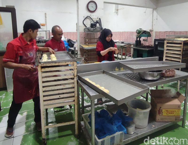 Setengah Abad Kanung Bakery: Jejak Aroma Timur Tengah di Kampung Empang Setengah Abad Kanung Bakery: Jejak Aroma Timur Tengah di Kampung Empang