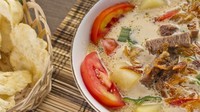 Gurihnya Mantep! 5 Tempat Makan Soto Betawi Paling Ikonik di Jakarta
