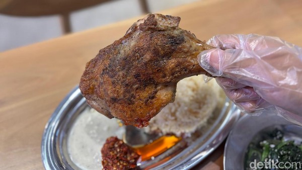 Yummy! Ada Ayam Panggang ala Jepang yang Jumbo di Jaksel