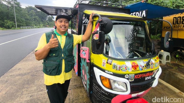 Cerita Udin Sulap Bajaj Bekas Jadi Warkop di Kuningan