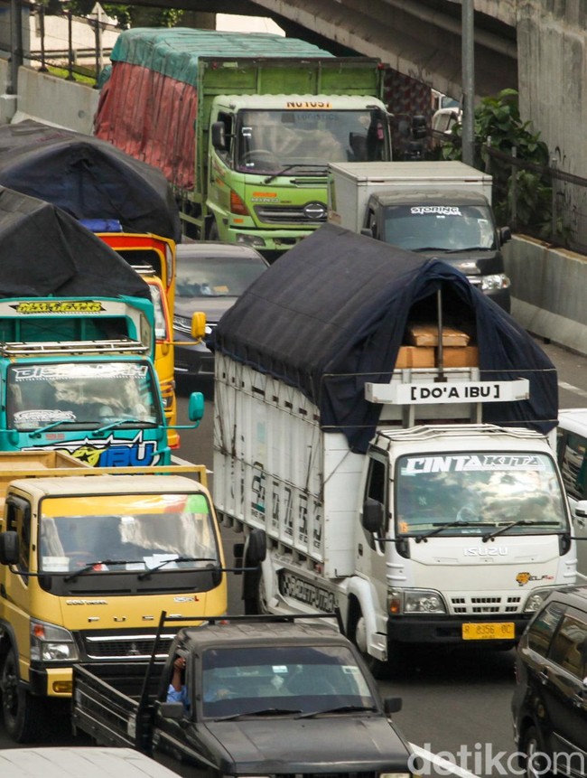 Urai Macet, Angkutan Barang Dibatasi Saat Libur Nataru