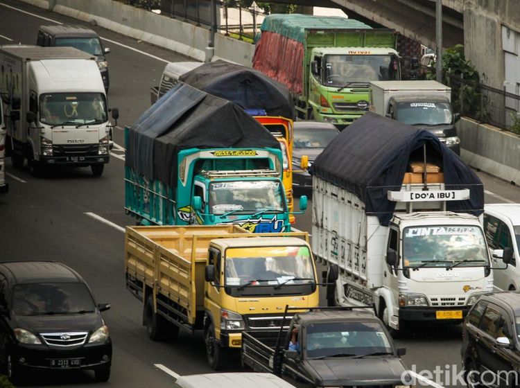Urai Macet, Angkutan Barang Dibatasi Saat Libur Nataru