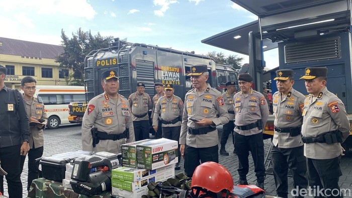 Wakapolri Cek 638 Personel hingga Kendaraan SAR untuk Dikirim ke Sumatera