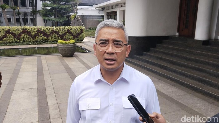 Tekan Korban Jiwa, Farhan Ingin Rumah di Bantaran Sungai Dibongkar