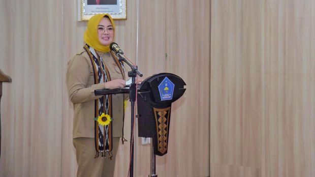 Wali Kota Kendari Siska Karina Imran meminta Dekranasda merancang program yang berkelanjutan untuk memperkuat industri kerajinan lokal. Wali Kota Kendari Siska Karina Imran meminta Dekranasda merancang program yang berkelanjutan untuk memperkuat industri kerajinan lokal.