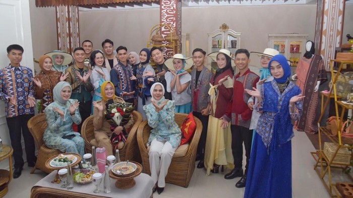 Walkot Kendari Minta Dekranasda Bikin Program Perkuat Industri Kerajinan