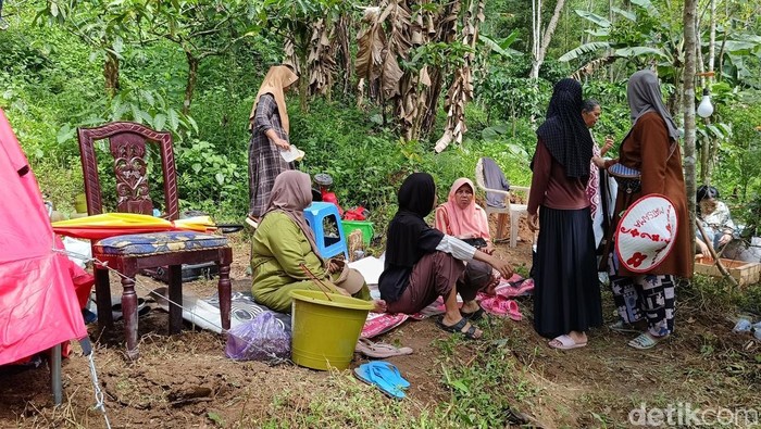 Korban Banjir Lahar Gunung Semeru Masih Mengungsi di Perbukitan
