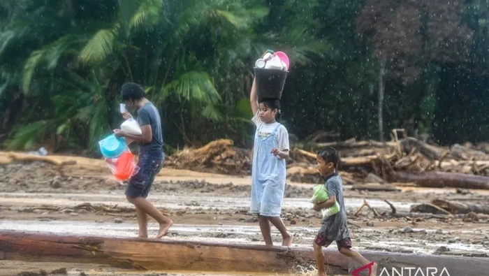 Warga Bantu Warga di Tapteng, Rumah Jadi Pengungsian-Ternak Jadi Santapan