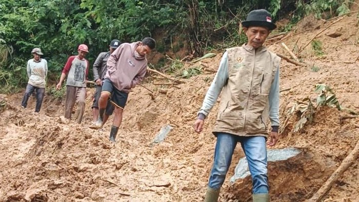 Nelangsa Sekeluarga di KBB, Rumah Rusak Berat gegara Pergerakan Tanah