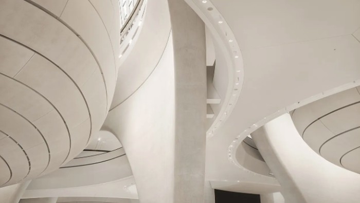 Museum Nasional Zayed resmi dibuka, menghadirkan arsitektur ikonik berbentuk sayap elang yang merayakan warisan Sheikh Zayed dan budaya UEA.