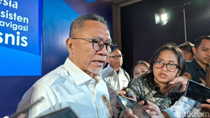 Zulhas: Dihujat Panggul Beras Tak Masalah, Saya Fokus Bantu Masyarakat di Sana