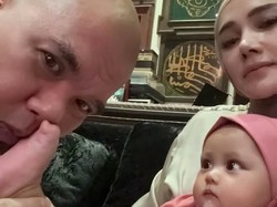 Potret Ahmad Dhani & Mulan Jameela Kembali Momong Bayi, Jadi Sorotan