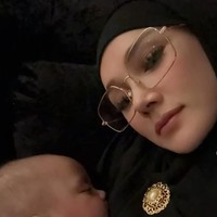 Bayi tersebut rupanya merupakan anak adopsi Mulan dan Ahmad Dhani. Bayi perempuan bernama Siti Aminah itu diadopsi dari panti asuhan di Solo. Foto: Instagram/@mulanjameela1