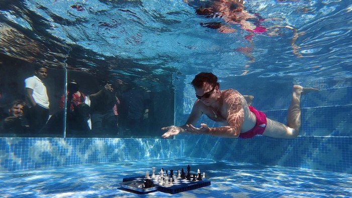 Chess - Grand Masters compete in Diving Chess Competition - Silo Hotel, Cape Town, South Africa - December 4, 2025 General view of competitors during the event REUTERS/Esa Alexander