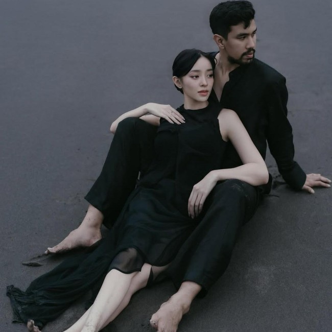 Gak Mewah, Ini Momen Amanda Zahra Prewedding dengan Adli di Pantai Tabanan