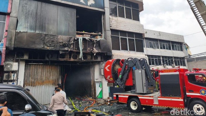 Damkar: 19 Orang Selamat dari Kebakaran Gedung Terra Drone di Jakpus
