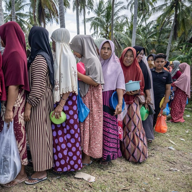 Banjir Aceh Makin Parah, Ribuan Pengungsi Antre Makanan di Kuala Cangkoy