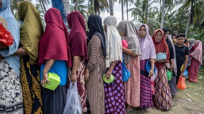 Banjir Aceh Makin Parah, Ribuan Pengungsi Antre Makanan di Kuala Cangkoy