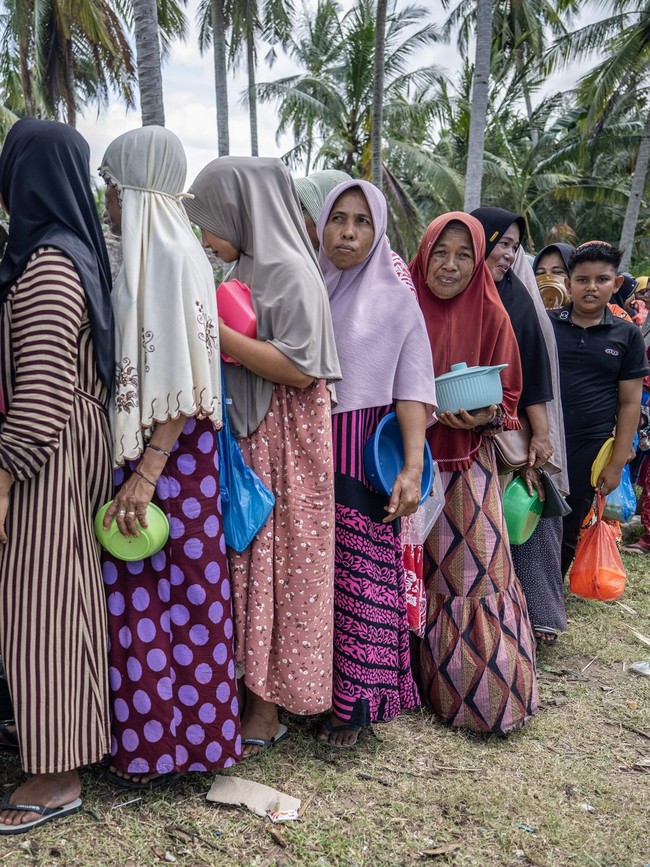 Banjir Aceh Makin Parah, Ribuan Pengungsi Antre Makanan di Kuala Cangkoy