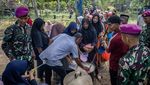Banjir Aceh Makin Parah, Ribuan Pengungsi Antre Makanan di Kuala Cangkoy