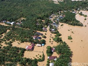 WWF Indonesia dan Polri Terbangkan 22,5 Ton Bantuan untuk Korban Banjir Aceh