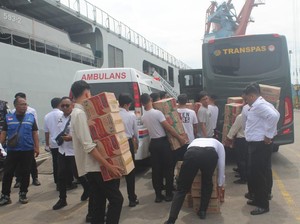 30 Ton Bantuan KemenImipas untuk Warga Terdampak Bencana Sumatera Tiba di Padang