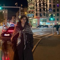 Bhavitha lulus sebagai Sarjana Arsitektur dari Jawaharlal Nehru Technological University. Ia kemudian pindah ke New York untuk meraih gelar magister di bidang teknologi bantuan dan interaksi manusia-komputer di Universitas New York. Foto: Instagram @bhavithamandava