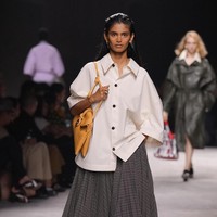 Bhavitha mencetak sejarah sebagai model India yang membuka fashion show Chanel. Wanita 25 tahun tersebut langsung diprediksi bakal jadi supermodel masa depan. Foto: Instagram @bhavithamandava