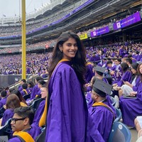 Selagi membuat orang tuanya menangis bahagia melihatnya jadi model, wanita kelahiran Hyderbad itu juga membanggakan mereka karena menyelesaikan studinya. Foto: Instagram @bhavithamandava