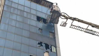 Lantai 6 Gedung Terbakar di Jakpus Penuh Asap, Kaca Dipecahkan untuk Evakuasi