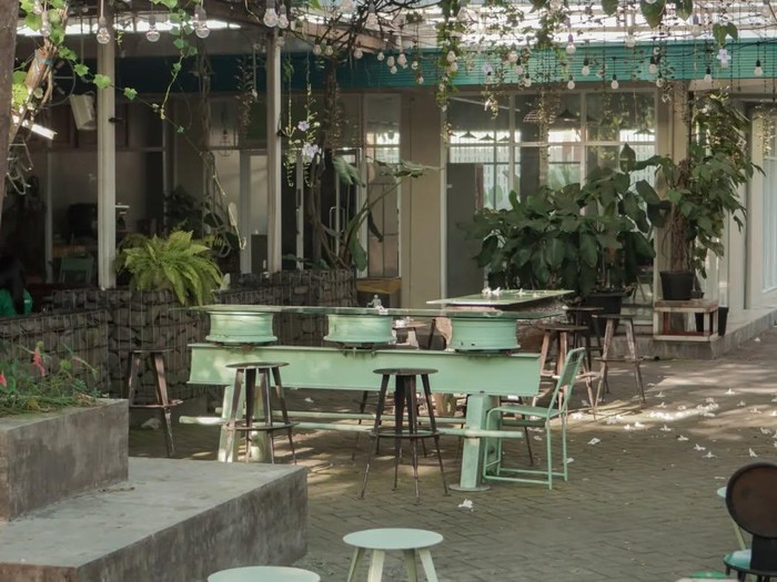 Menikmati Nuansa Eropa dan Gelato Susu Lokal di De Classe Blitar