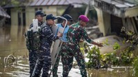 Dengan hadirnya tenaga medis TNI AL, masyarakat yang terisolasi akibat bencana kini memiliki akses layanan kesehatan yang lebih cepat dan terstruktur. ANTARA FOTO/Bayu Pratama S