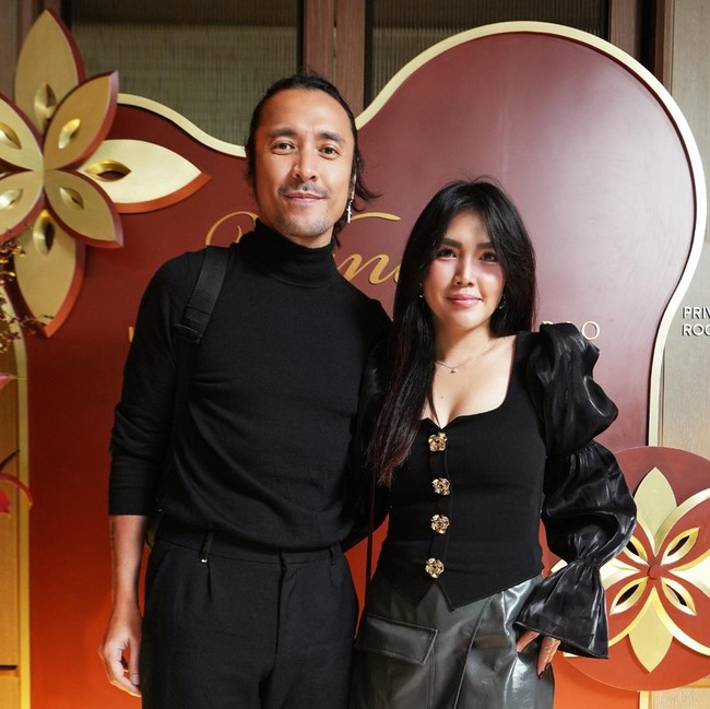 Bahagia Ello saat Lihat Istri Suka Barang Pemberiannya