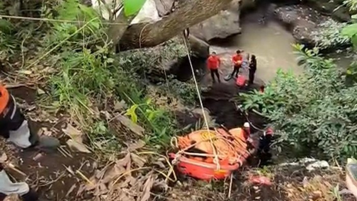 Ponirin Korban Hanyut di Sungai Badeng Ditemukan Tewas Terhimpit Batu