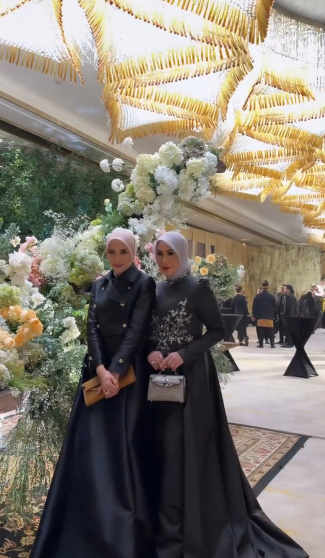 Gaya hijab Marini Zumarnis dan Inneke Koes Herawati.