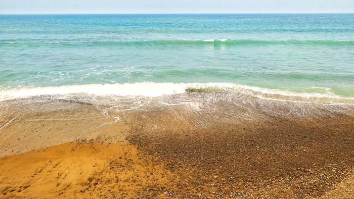 Akhir Tahun, Nikmati Sunset & Sea of Happiness di 4 Pantai Jawa Barat
