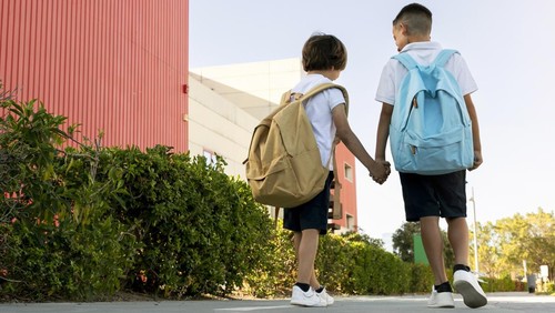 Ilustrasi sekolah, Ilustrasi libur sekolah, Ilustrasi berangkat sekolah, Ilustrasi siswa, Ilustrasi murid. (Freepik)