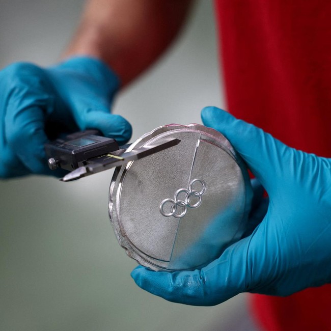 Intip Proses Pembuatan Medali Olimpiade Musim Dingin 2026